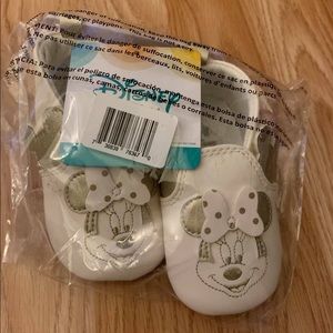 Minnie Mouse infant moccasins NWT